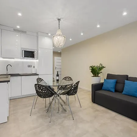 Gate Of Centre By Pinpoint Apartment