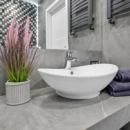 Daire Gate Of Centre By Pinpoint